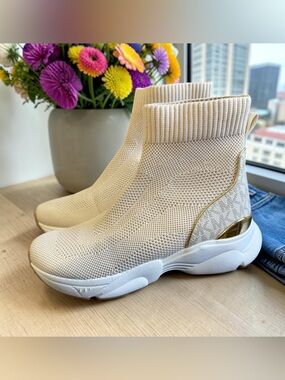 Michael Kors Knit Sock Sneakers Cream Slip On Women’s 6.5 Chunky Sole